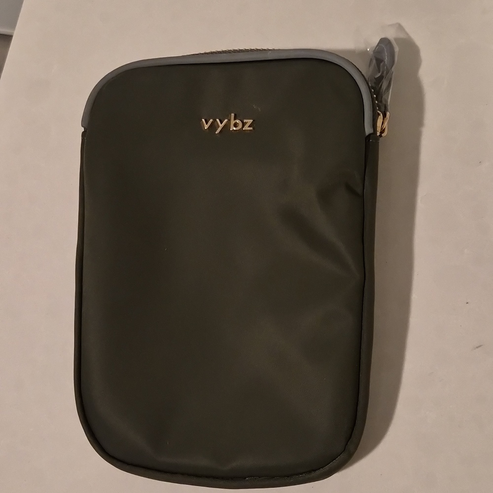 Vybz Olive Green Magnetic Pouch In New Condition
